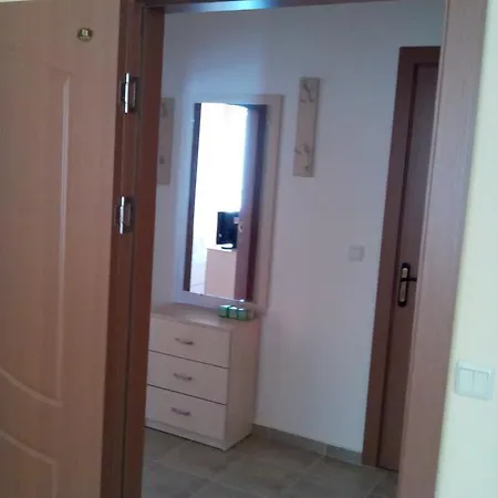 Elena Aparthotel